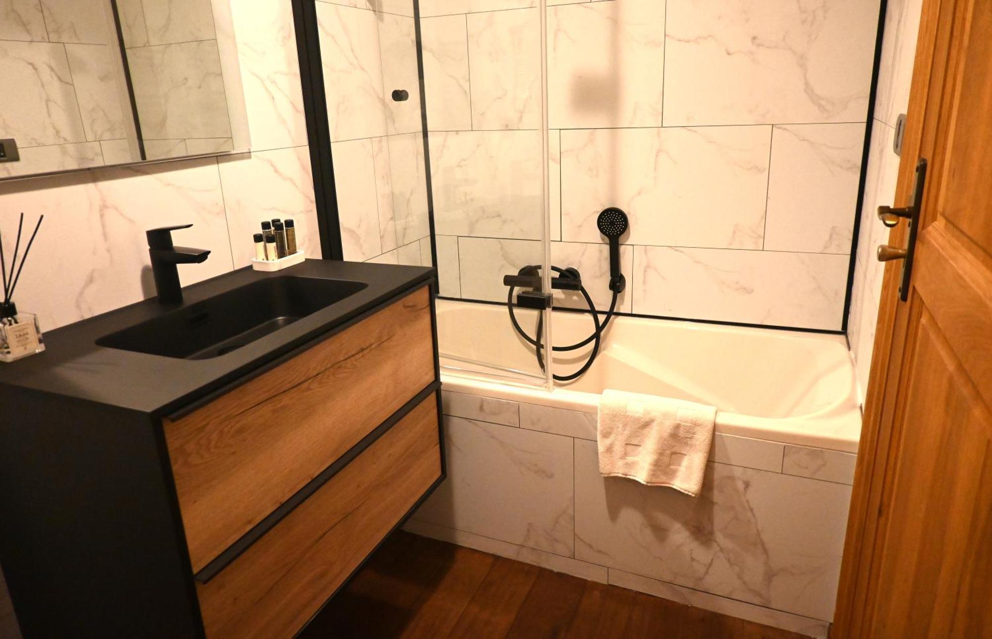 Au Coeur De Lacuisine Hotel 3*